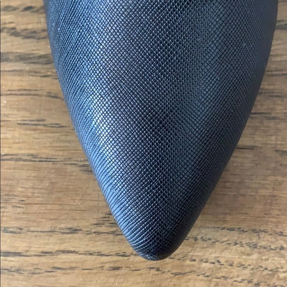 Pointed-toe Charles by Charles David black pumps - Picture 6 of 6